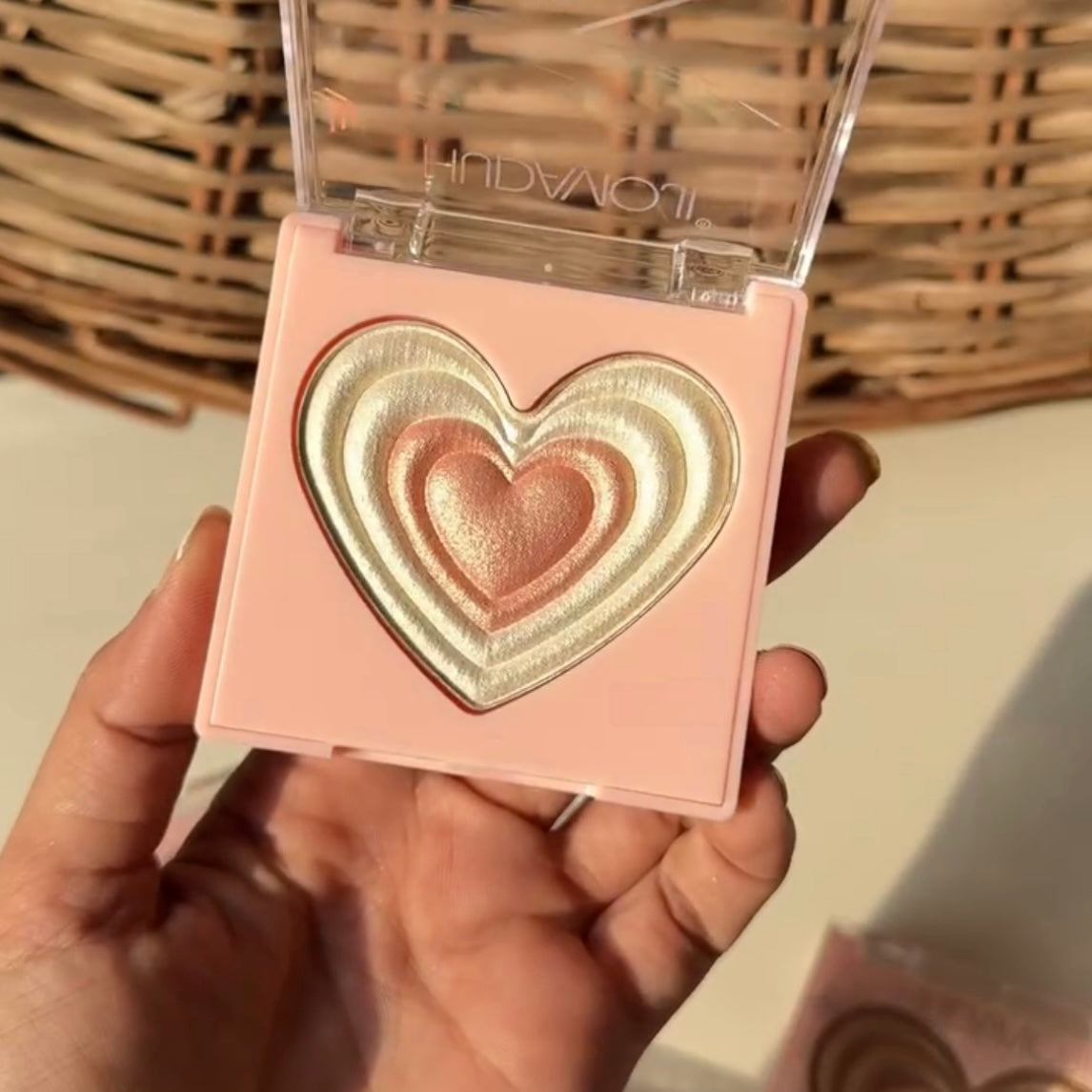 New Heart Highlighter Illuminator Face Contour & Bronzer Highlighter Kit