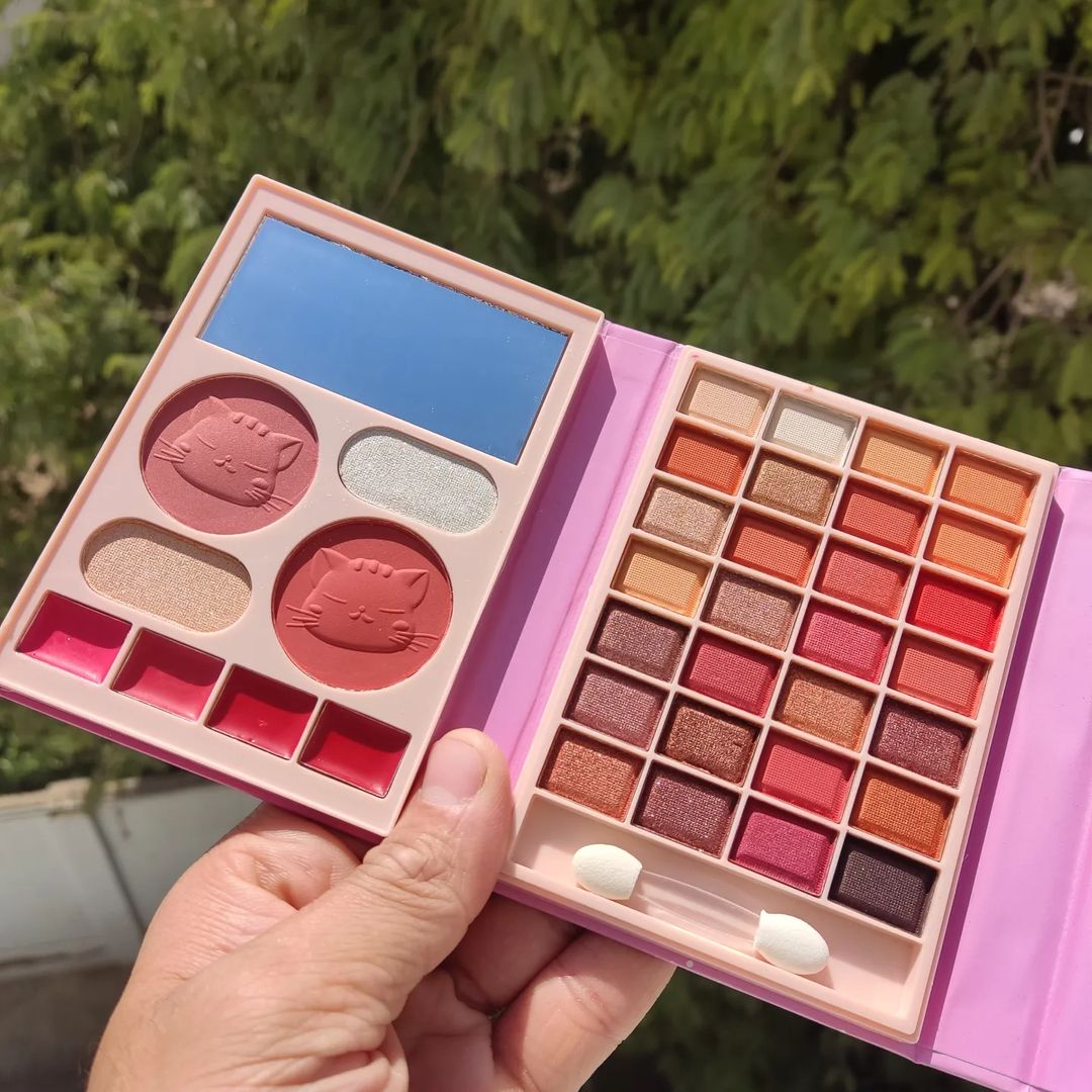 Cutest Mini Kitty Makeup Book