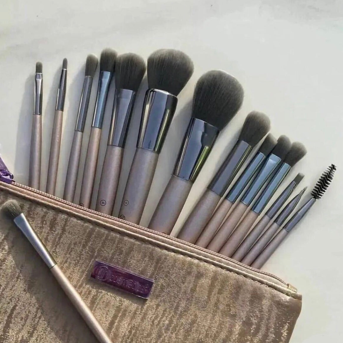 BH Cosmetics - Soft Makeup Brushes with Leather Pouch Set of 15