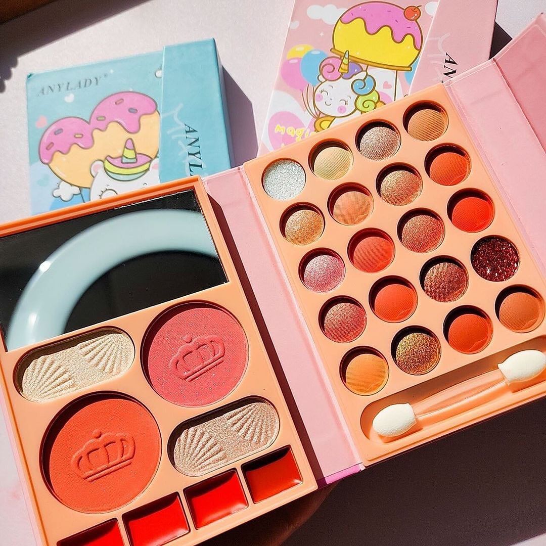 5 in 1 Cute Eyeshadow Highlighter Blusher Makeup Palette All In Pne Viral Kit