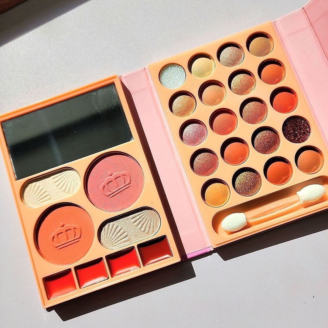 5 in 1 Cute Eyeshadow Highlighter Blusher Makeup Palette All In Pne Viral Kit