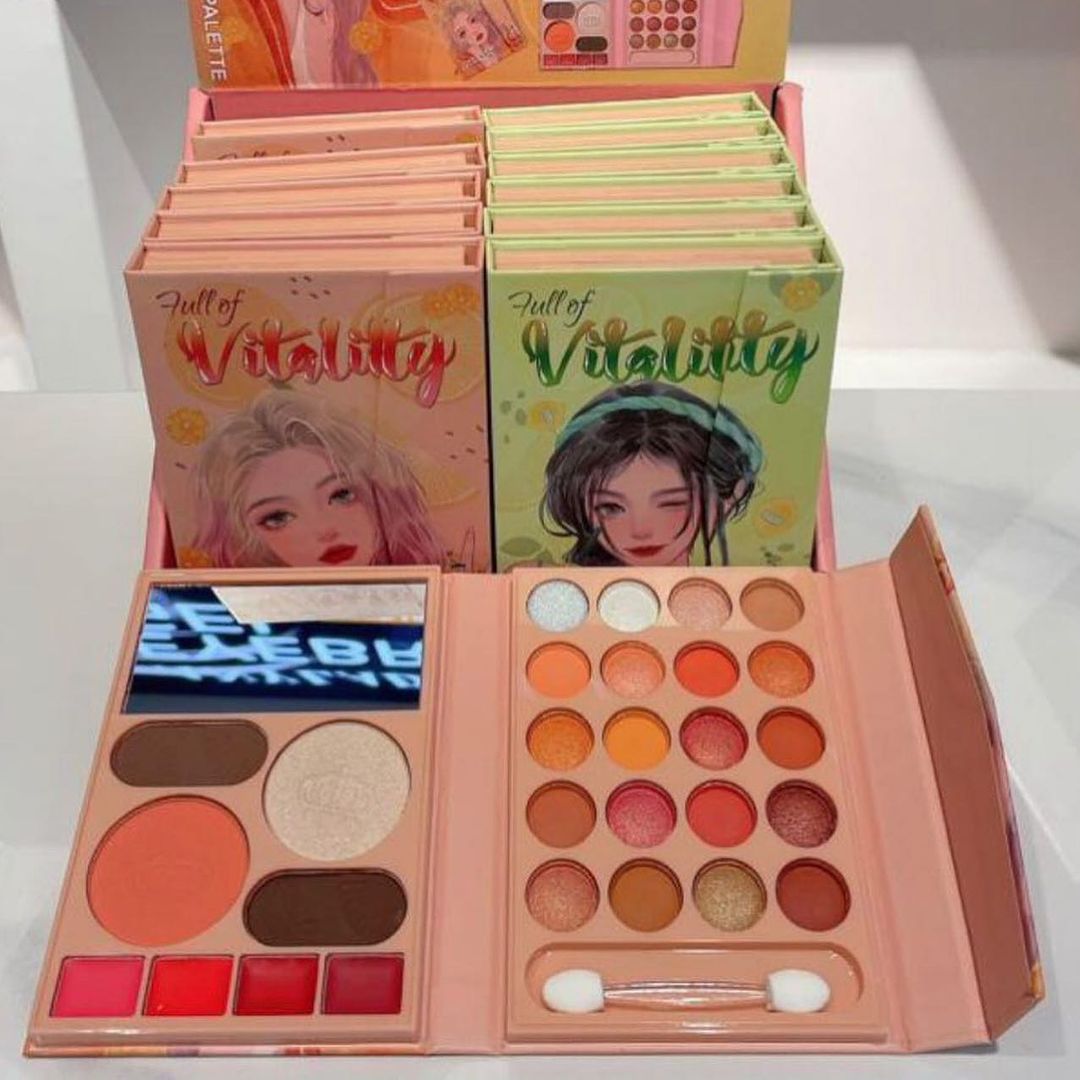5 in 1 Cute Eyeshadow Highlighter Blusher Makeup Palette All In Pne Viral Kit