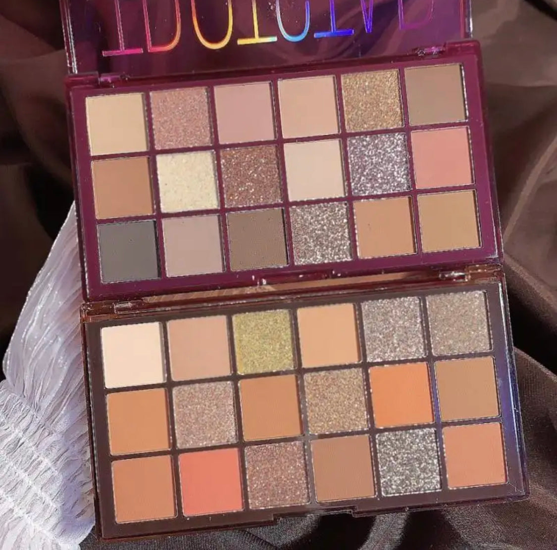 Hudamoji - 18 Color Matte & Shimmer Eyeshadow Palette