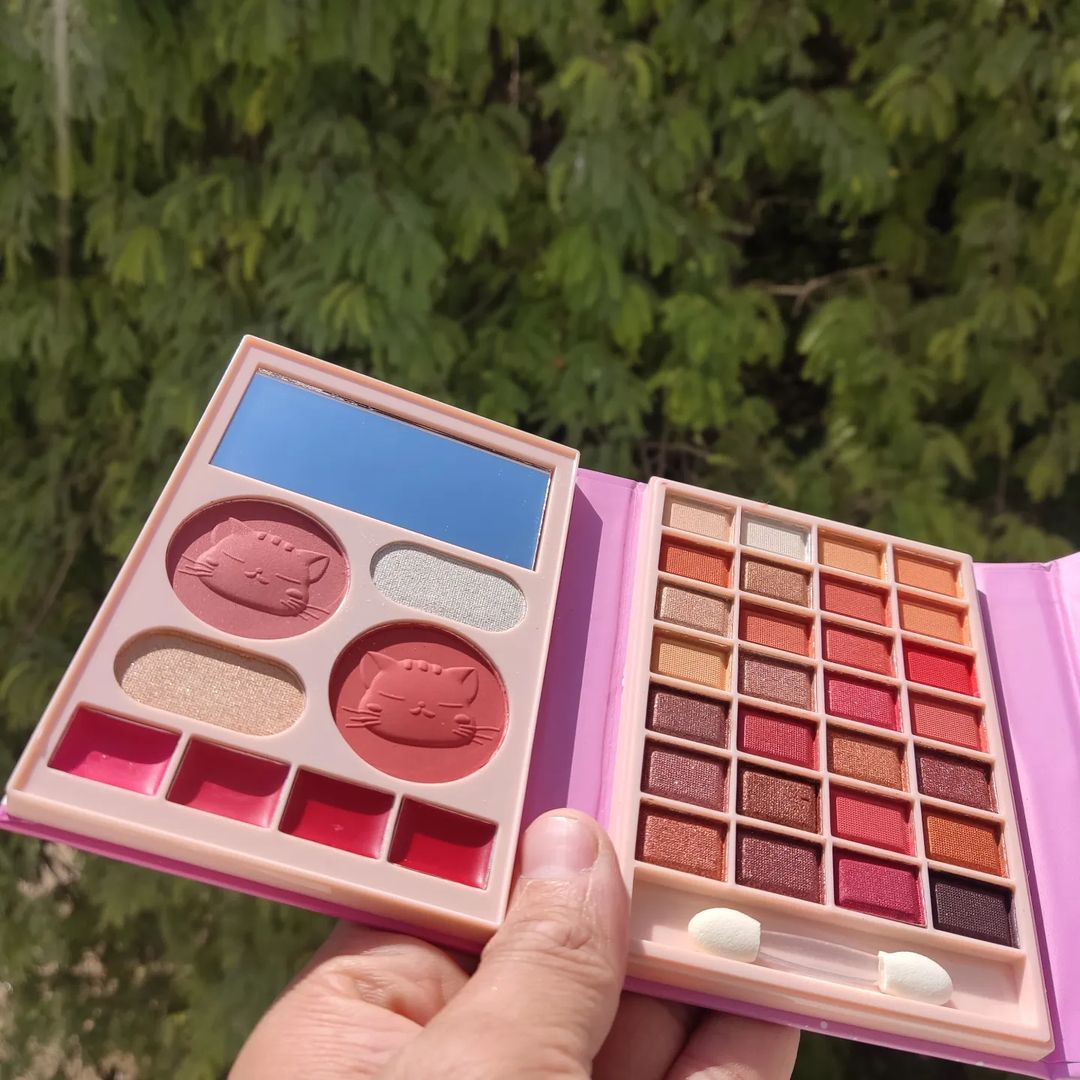 Cutest Mini Kitty Makeup Book