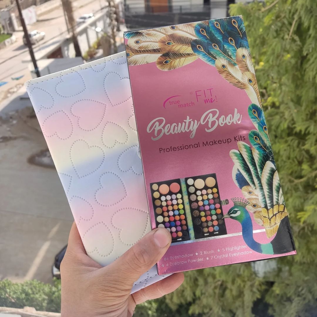 Fit Me Professional All-in-One Makeup Book