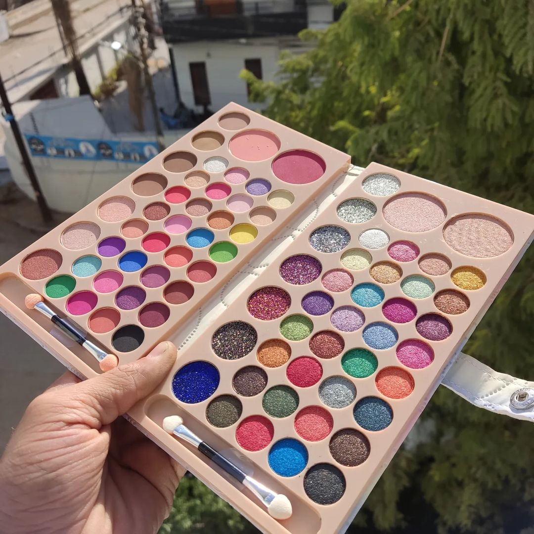 Fit Me Professional All-in-One Makeup Book