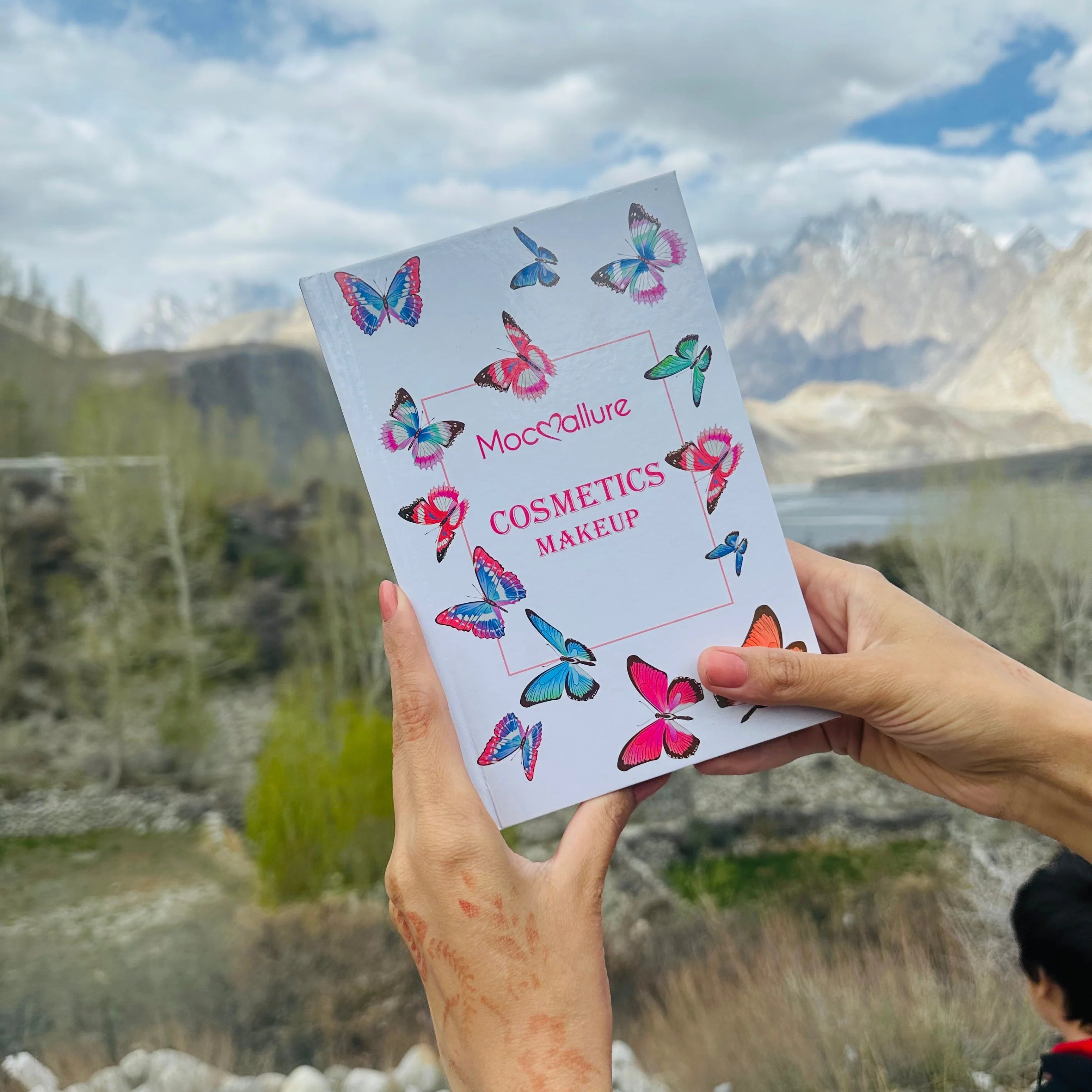 Mocallure - 4 Layer Makeup Book Palette