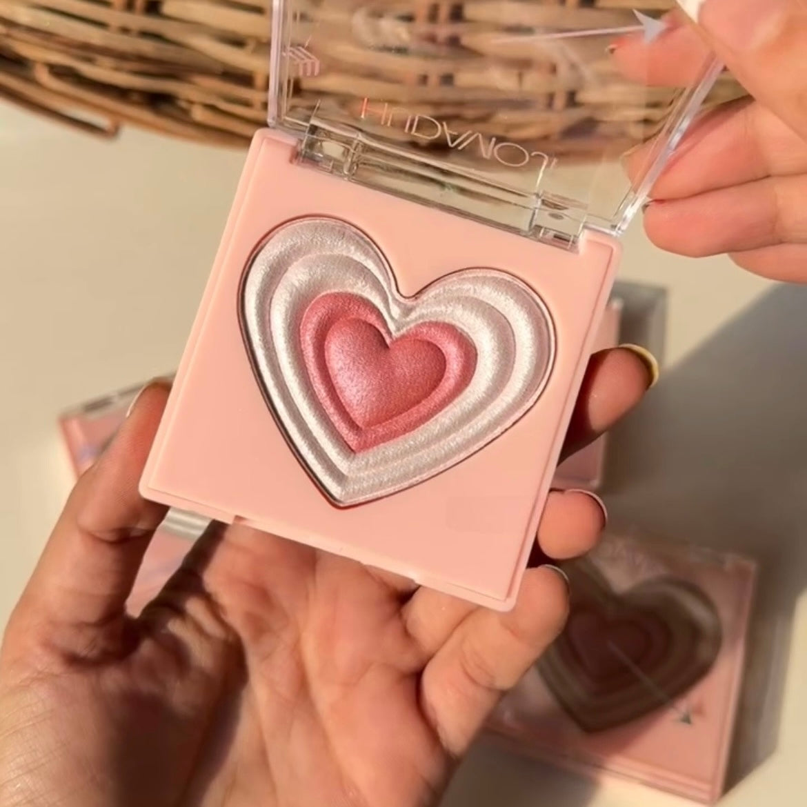 New Heart Highlighter Illuminator Face Contour & Bronzer Highlighter Kit