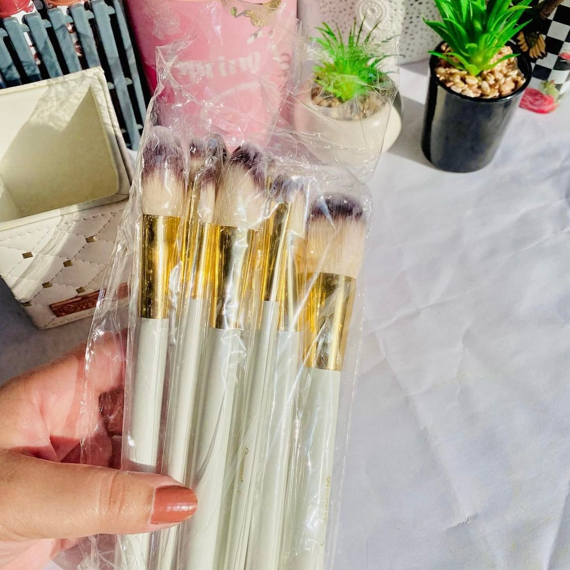 BH Cosmetics - Bucket Super Soft Makeup Brushes Set of 12