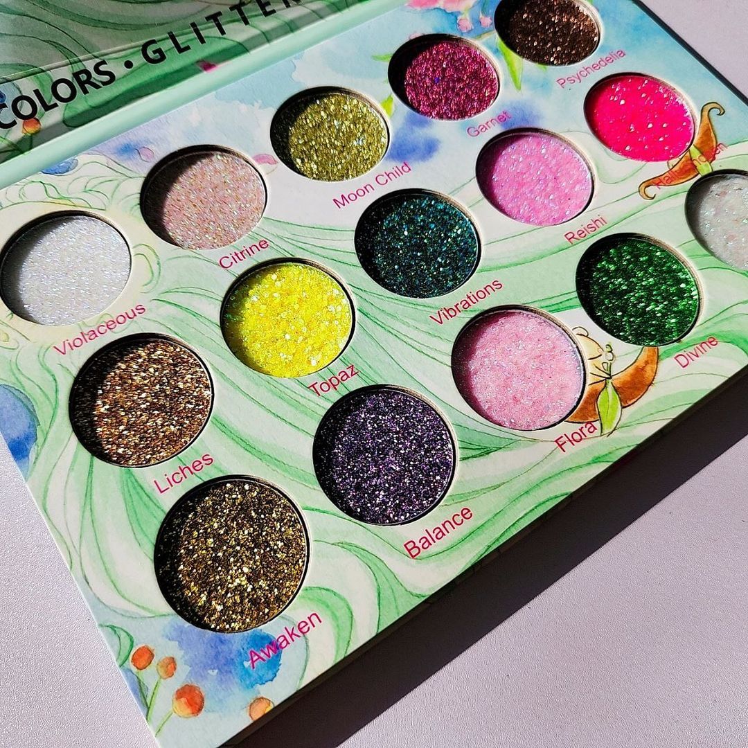Mocallure - 15 Color Monochrome Glitter Eyeshadow Palette