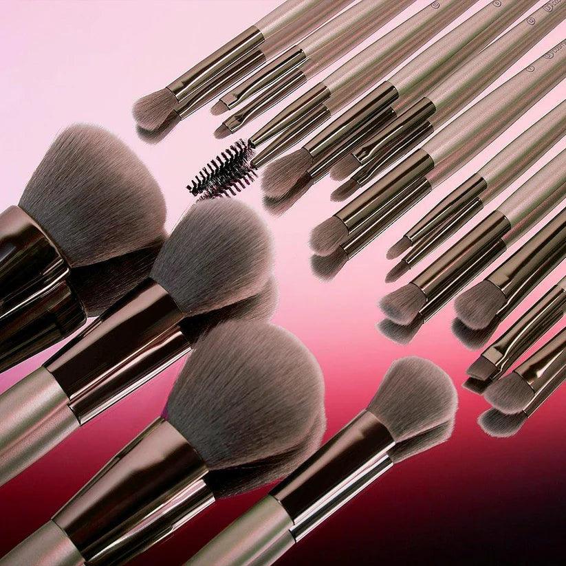 BH Cosmetics - Soft Makeup Brushes with Leather Pouch Set of 15