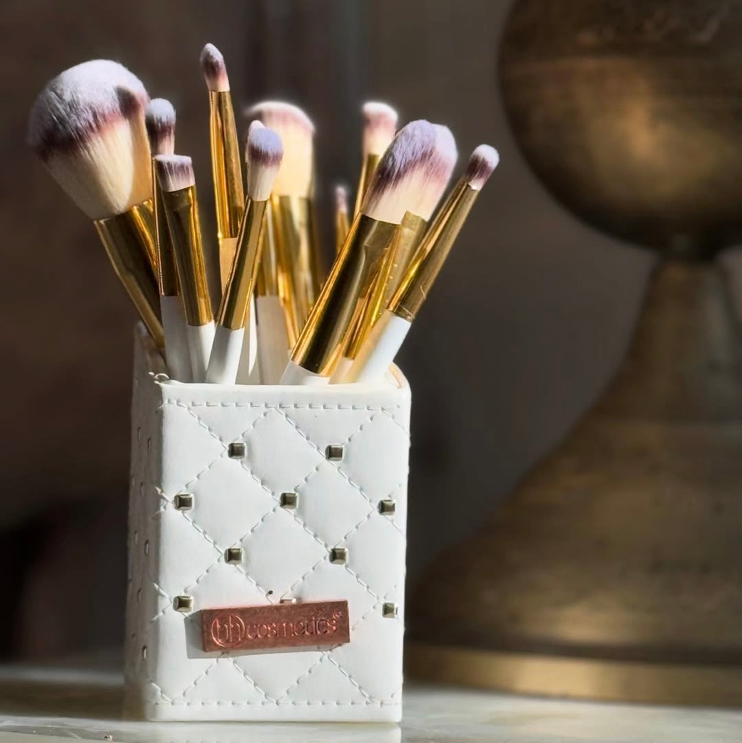 BH Cosmetics - 12pcs Bucket Super Soft Makeup Brush Set