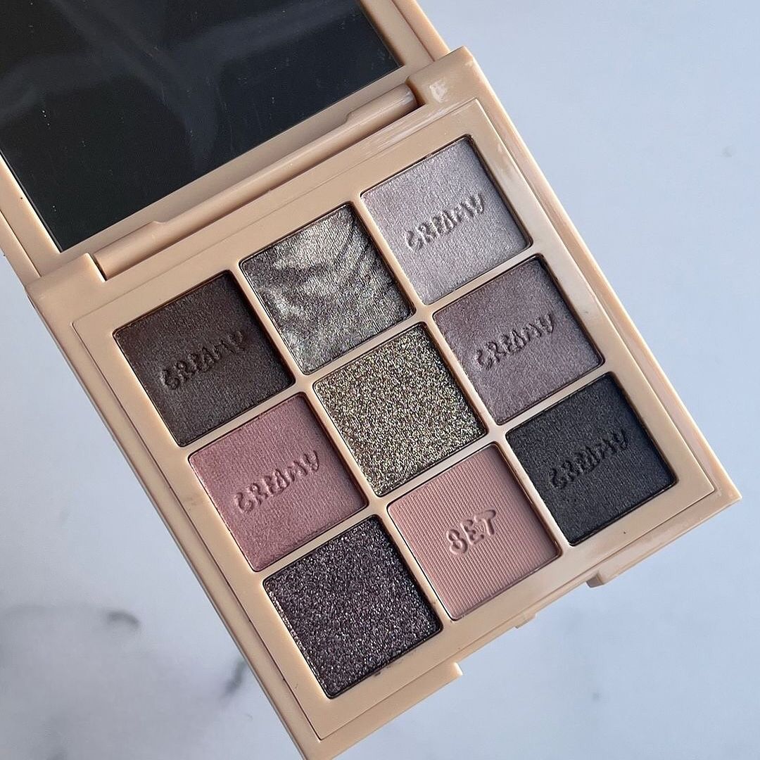 Hudamoji - 9 Colors Highlighter & Contouring Powder Palette
