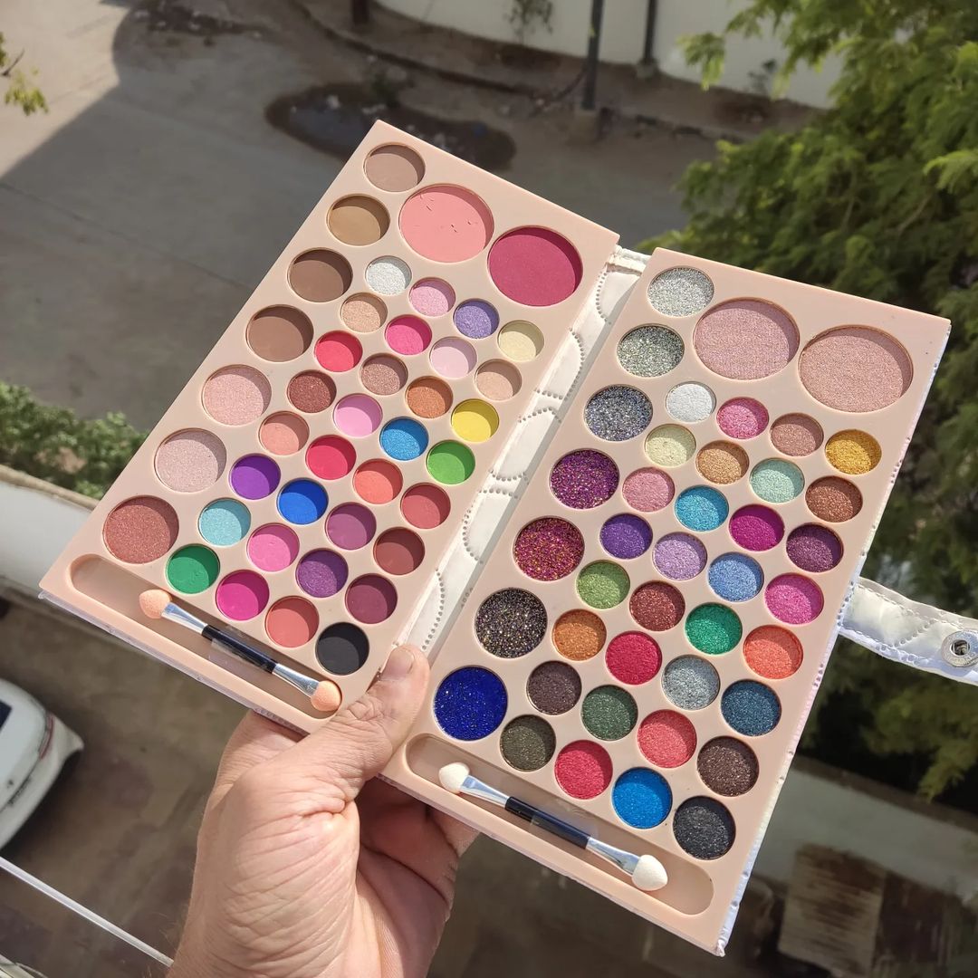 Fit Me Professional All-in-One Makeup Book