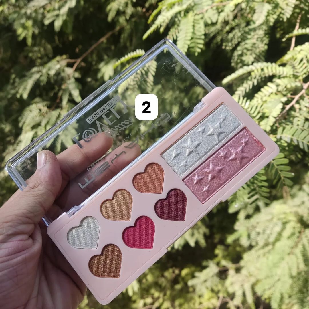 8 Color Heart Eyeshadow & Highlighter Palette