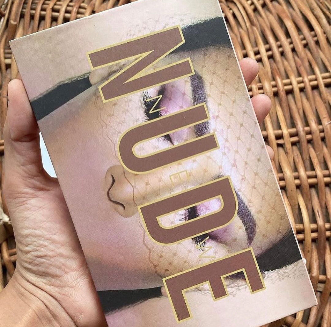 18 Colors Nude Matte & Glitter Eyeshadow Palette