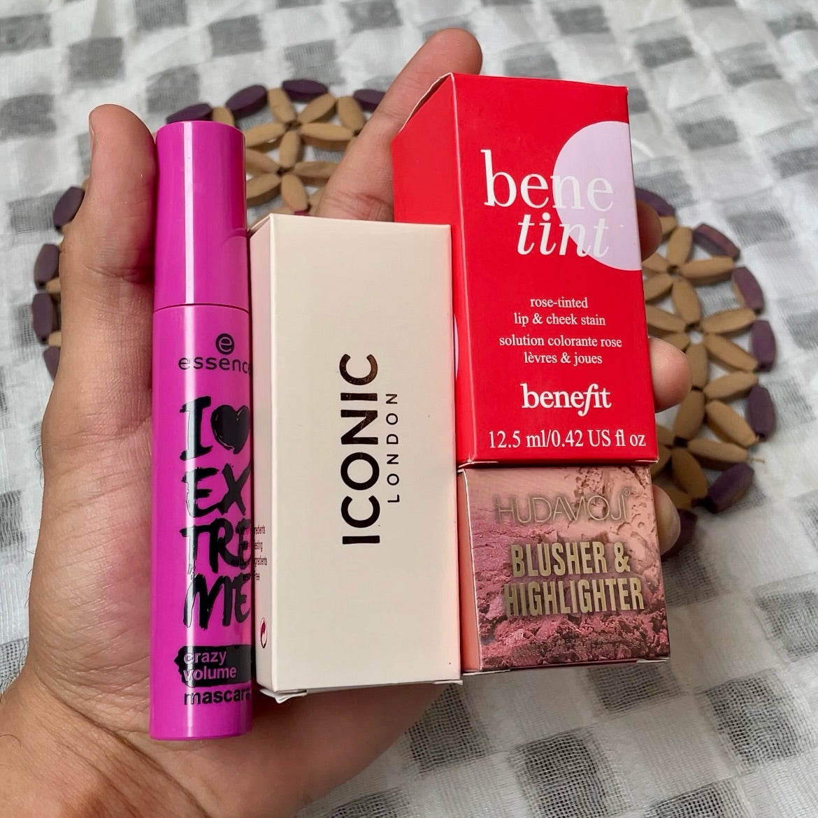 4 in 1 Cute & Glowy Makeup Deal