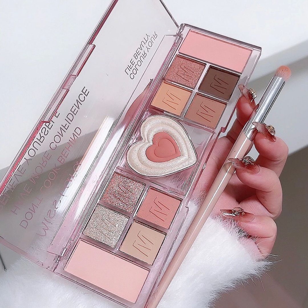 Miss Lara - Love Heart Eyeshadow Palette