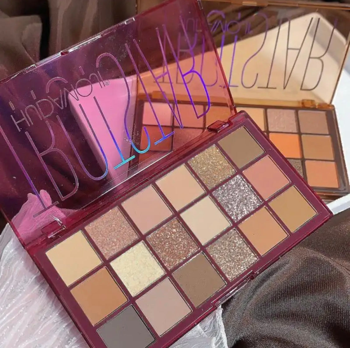 Hudamoji - 18 Color Matte & Shimmer Eyeshadow Palette