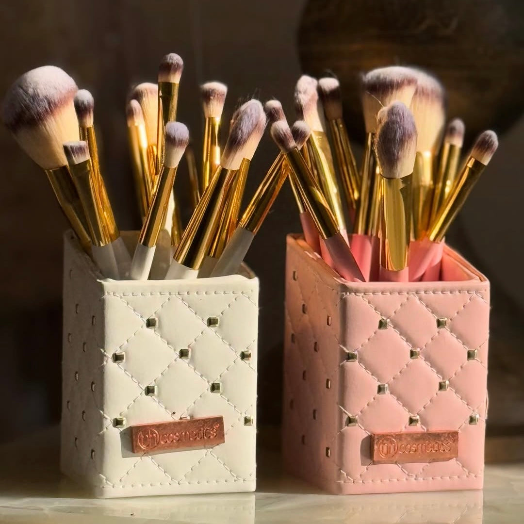 BH Cosmetics - 12pcs Bucket Super Soft Makeup Brush Set