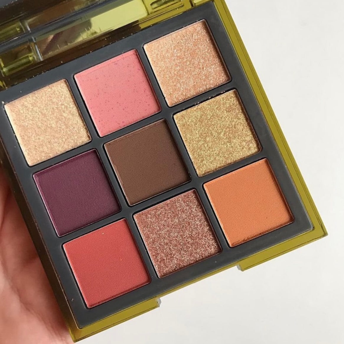 Huda Beauty - 9 Color Haze Eyeshadow Palette