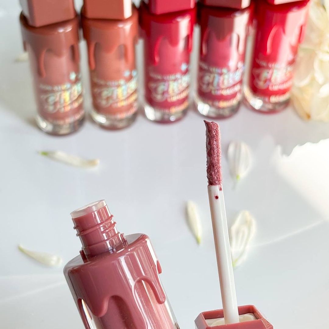 Glitter Matte Lip Gloss Waterproof & Long-lasting Charm Lip Gloss