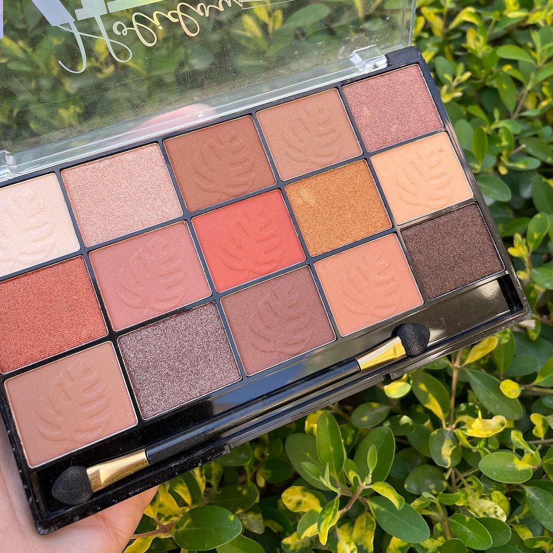 15 Color Leaf Matte & Glitter Eyeshadow Palette