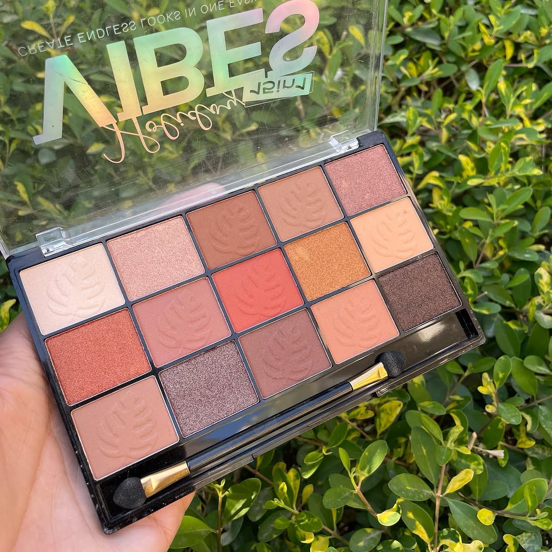 15 Color Leaf Matte & Glitter Eyeshadow Palette