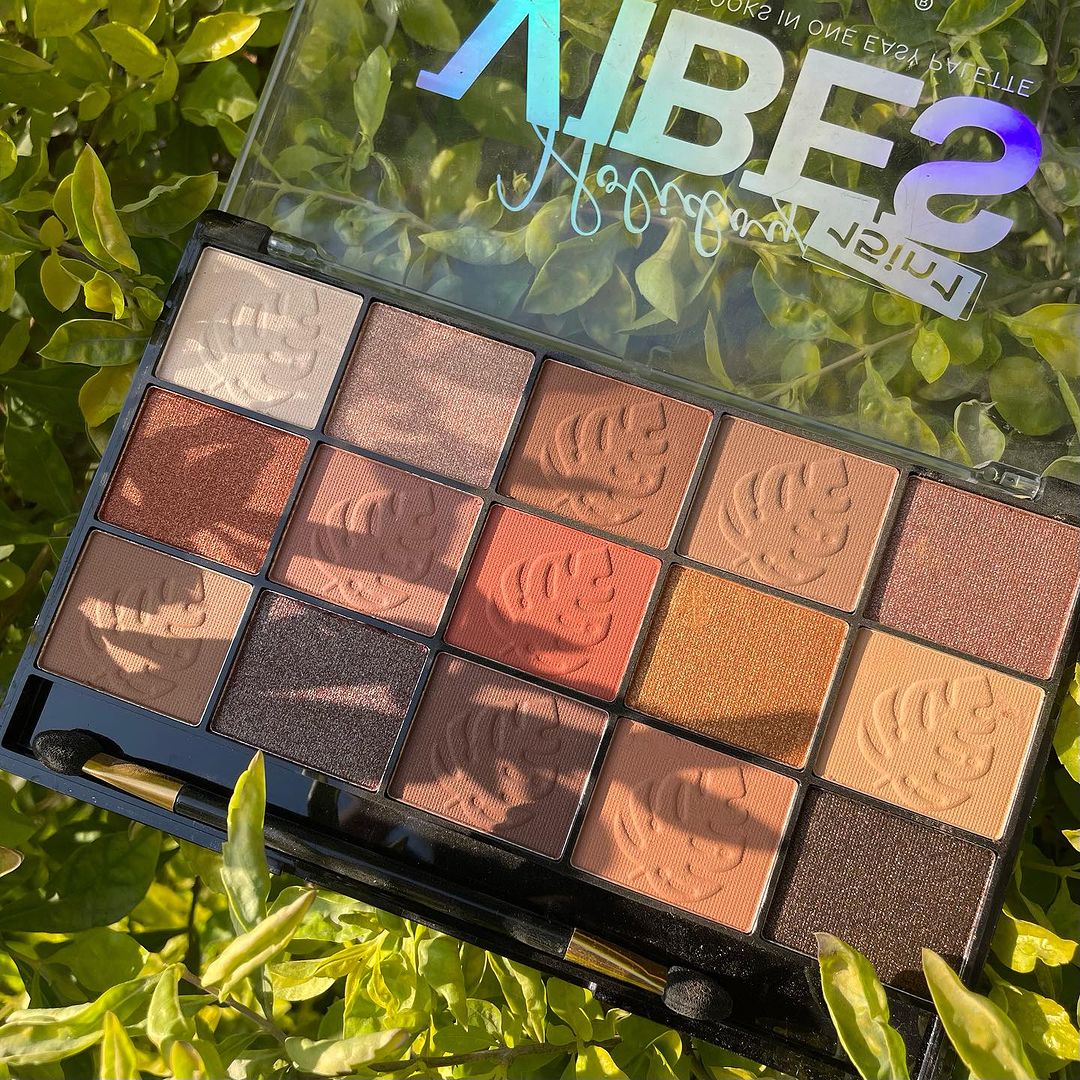 15 Color Leaf Matte & Glitter Eyeshadow Palette