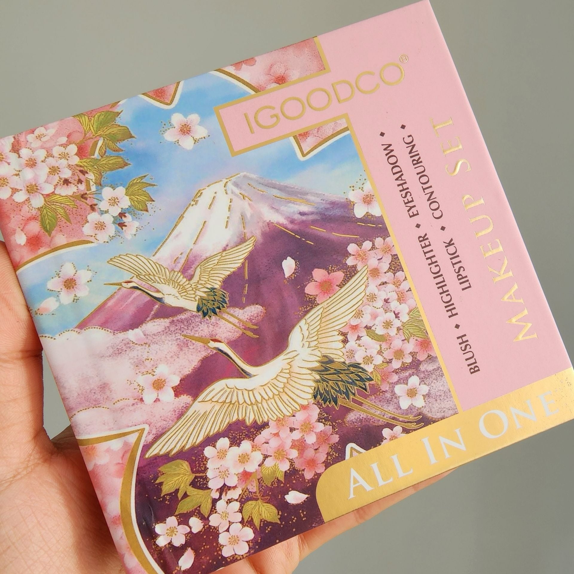 IGOODCO - 38 Color Pinteresty Floral Makeup Book