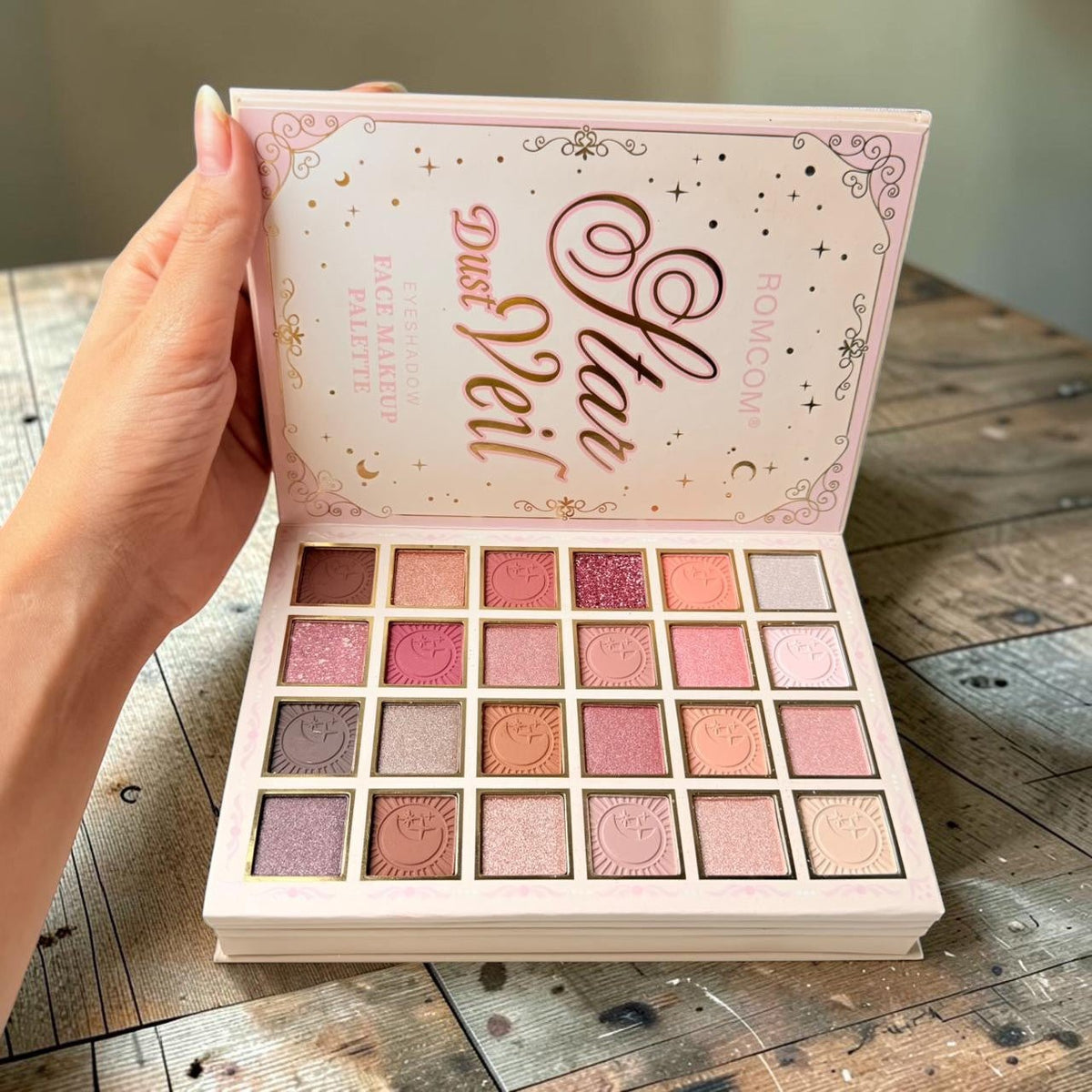 Rom Com - Key to Thy Glow 5 Layers All-in-One Makeup Book