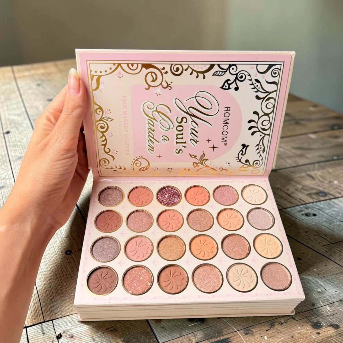 Rom Com - Key to Thy Glow 5 Layers All-in-One Makeup Book