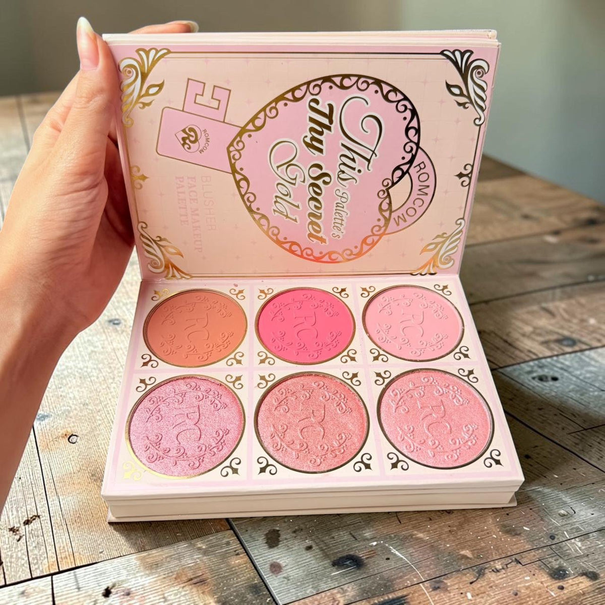 Rom Com - Key to Thy Glow 5 Layers All-in-One Makeup Book