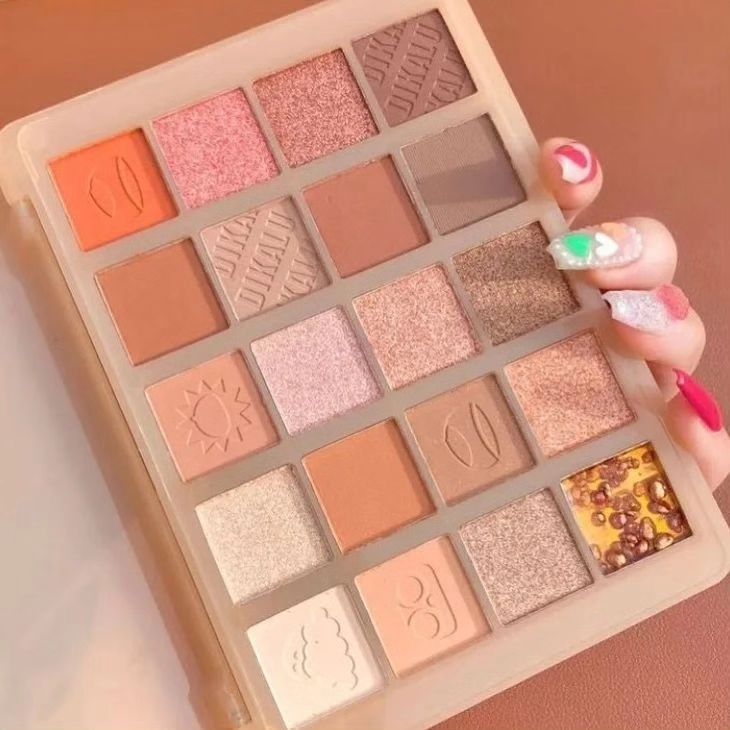 Coco Urban - 20 Color Chest Nut Eyeshadow Palette