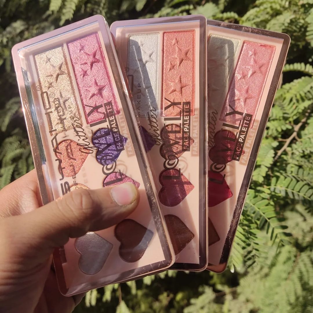 8 Color Heart Eyeshadow & Highlighter Palette