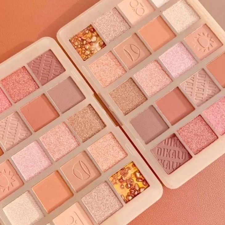 Coco Urban - 20 Color Chest Nut Eyeshadow Palette