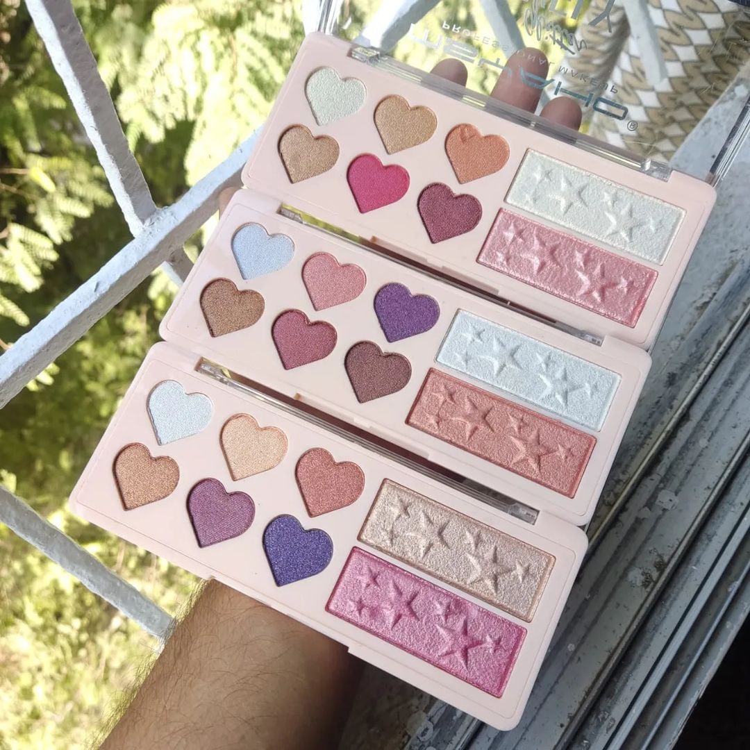 8 Color Heart Eyeshadow & Highlighter Palette
