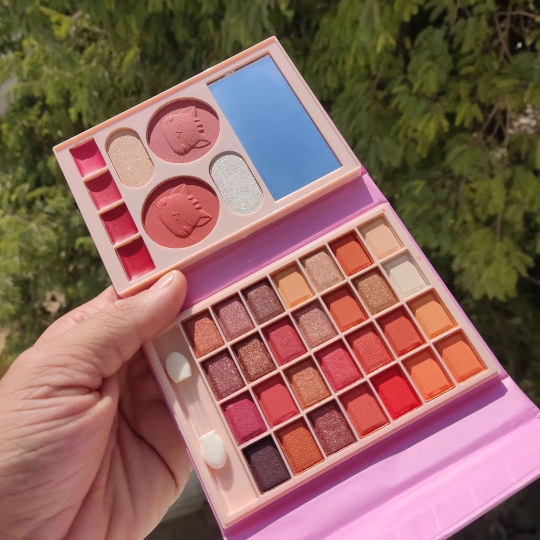 Cutest Mini Kitty Makeup Book